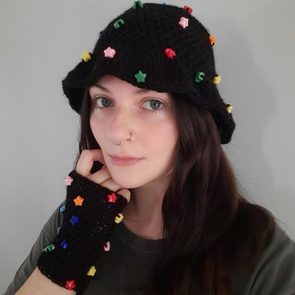 Crochet Bucket Hat & Fingerless Gloves Set (Rainbow Star Pony Beads)